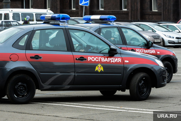 Развод Росгвардии на площади Революции. Челябинск, лада гранта, росгвардия