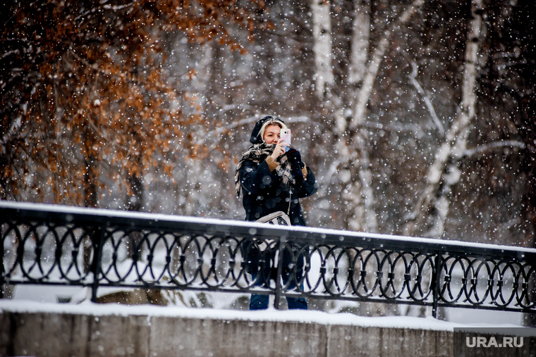 Снегопад в Екатеринбурге, снег, телефон, зима, айфон, фото на телефон, селфи, фотография, екатеринбург , снегопад