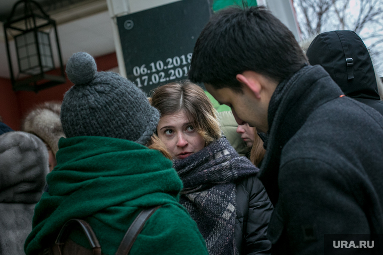 Очередь в Третьяковскую галерею на выставку Архипа Куинджи. Москва, молодежь