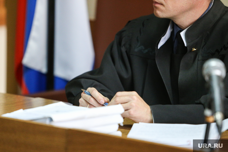 Судебное заседание по продлению ареста экс замгубернатора Ванюкова Романа. Курган, судебное заседание, судья, суд, триколор