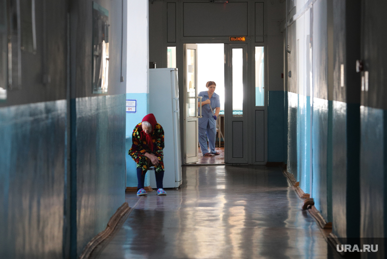 Визит врио губернатора Шумкова в Притобольный  район. Курган, больничный коридор, больница