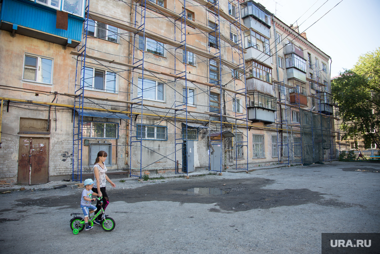 Трещина в доме по ул. Куйбышева, 153. Курган, аварийный дом, ремонт дома