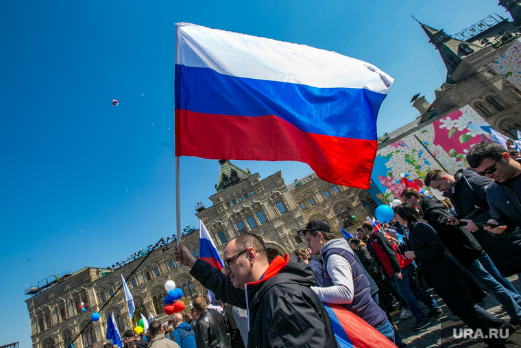 Первомайская демонстрация на Красной площади. Москва, флаг россии