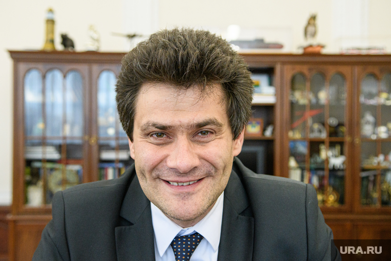 Александр Высокинский после ночи подсчета голосов опроса. Екатеринбург, портрет