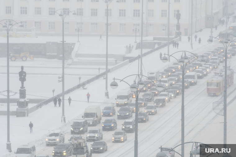 Виды Екатеринбурга, снег, пробка, город екатеринбург, плотинка, снежная погода