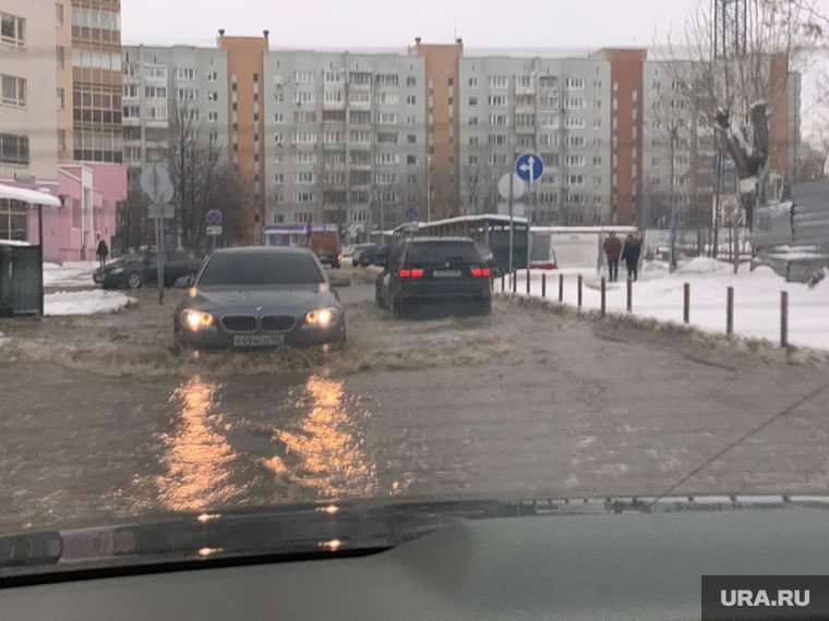 Потоп возле отеля Хаятт