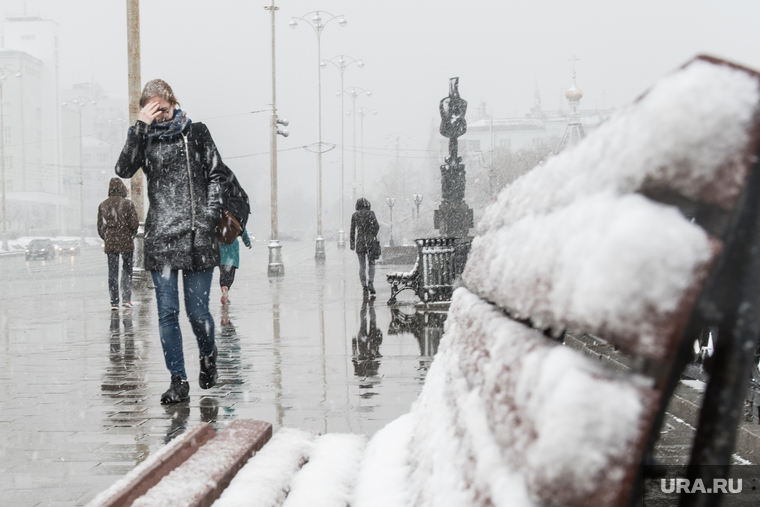 Сильный снегопад в Екатеринбурге, непогода, метель, снегопад, плотинка