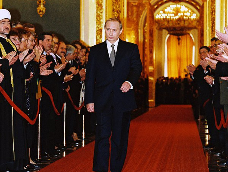 Владимир Путин во время вступления в должность в мае 2000 года
