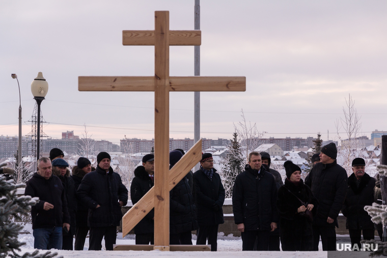 В память о погибших в результате взрыва 31 декабря 2018 года установили поклонный крест