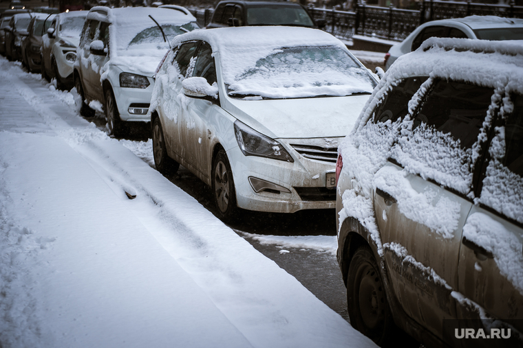 Виды Екатеринбурга, снег, машины, стоянка, авто, парковка