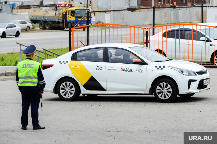 Водители ХМАО уходят в «Яндекс.Такси», несмотря на протесты