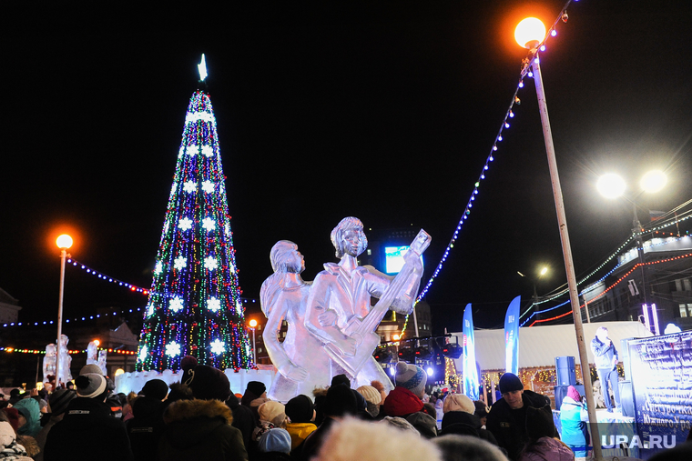 Открытие ледового городка на Площади революции мэром Натальей Котовой. Челябинск, елка, ледовый городок, бременские музыканты