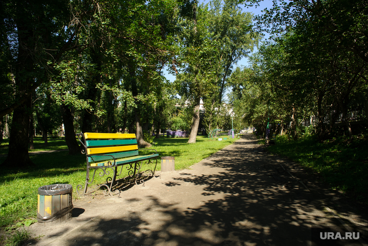 Парк Энгельса. Екатеринбург, аллея, скамейка, лавка, парк
