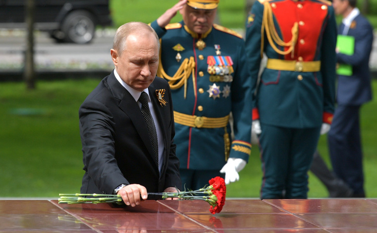 Владимир Путин не перестает восхищаться народом. пережившим тяготы военных лет (архивный снимок)