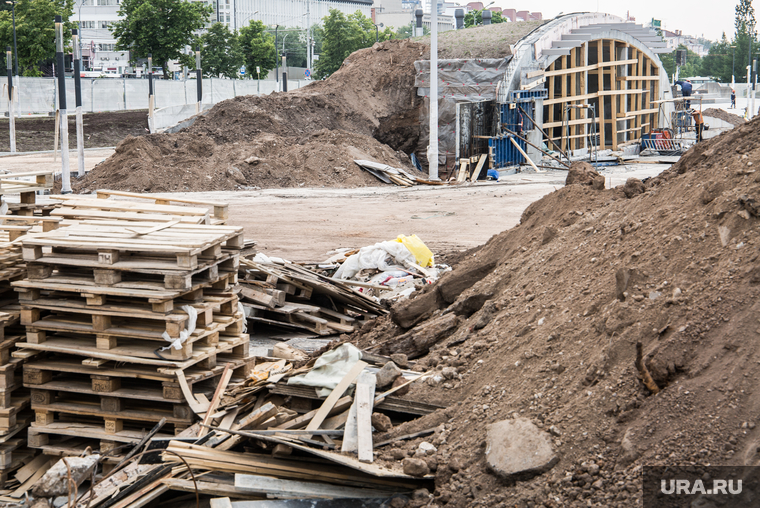 Строительная площадка нового музыкального фонтана на городской эспланаде. Пермь, строительная площадка, стройка