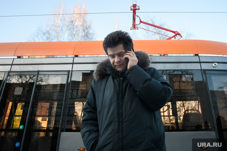 Александр Высокинский тестирует новые трамваи. Екатеринбург, низкопольный трамвай, трамвай увз, трамвай, модель415