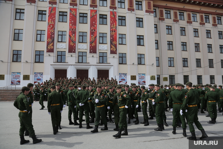 Парад 9 мая. Тюмень , курсанты тввику