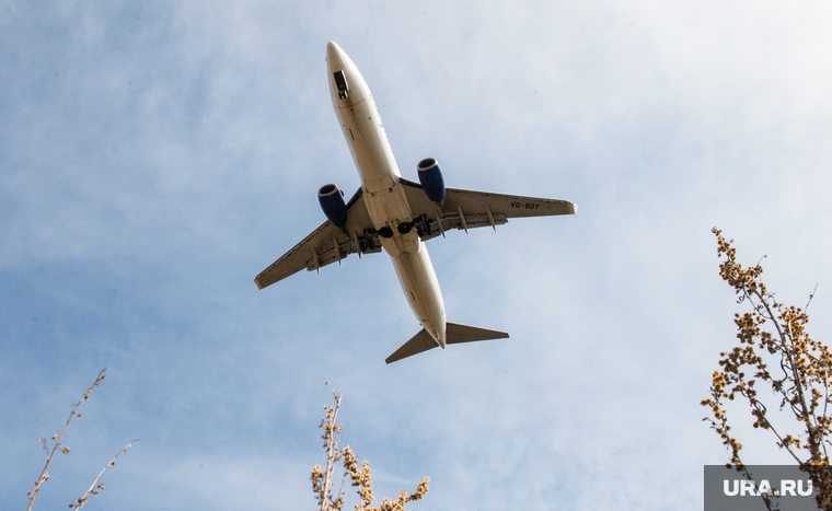 Взлет и посадка самолетов в аэропорту "Кольцово". Екатеринбург, boing 737, авиация, боинг737, самолет, vq-boy