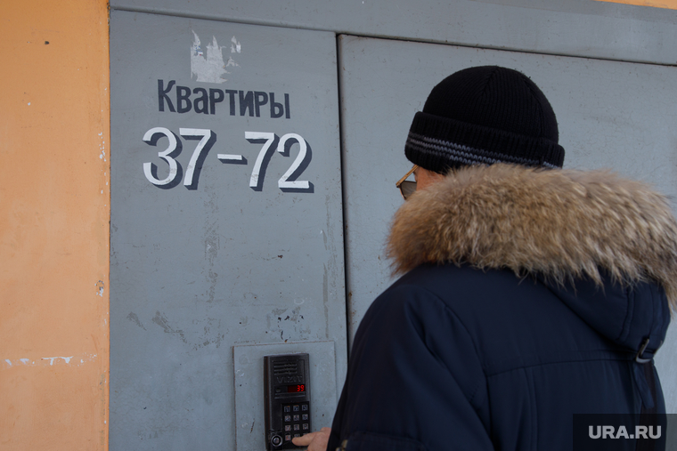 Поиск бездомной беженки Галины. Екатеринбург., дверь, подъезд, квартира