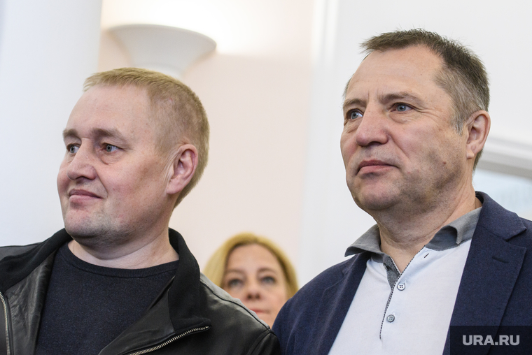 Шестой день протестов против строительства храма Св. Екатерины в сквере около драмтеатра - встреча Александра Высокинского с инициативной группой. Екатеринбург, альшевских андрей, вегнер вячеслав