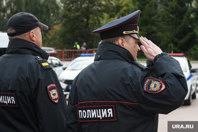 Врио начальника ГУ МВД России по Свердловской области генерал-майор Владимир Миронов. Екатеринбург, мвд, воинское приветствие