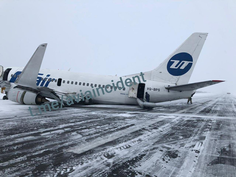 Первоначально сообщалось, что у самолета Utair возникли проблемы с шасси
