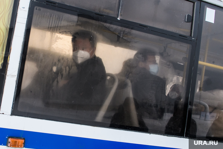 Прибытие автобусов с китайскими гражданами в санаторий "Бодрость". Екатеиринбург, китаец, автобус
