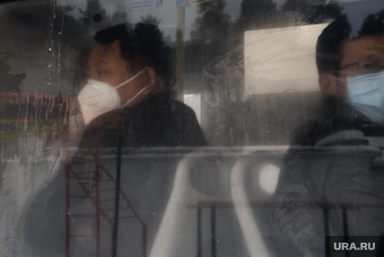 Прибытие автобусов с китайскими гражданами в санаторий "Бодрость". Екатеиринбург, китаец, автобус, коронавирус