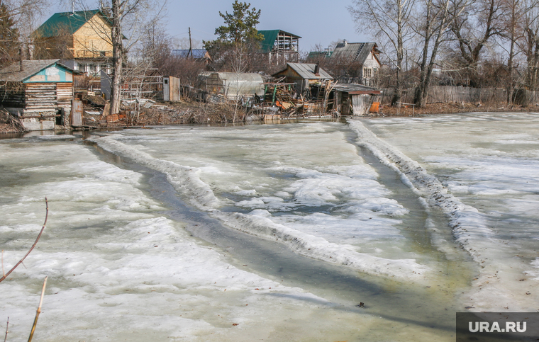 Фоторепортаж с мест подтопления во время паводка.
Курган., снег, река тобол, потоп, дом, весна, лед