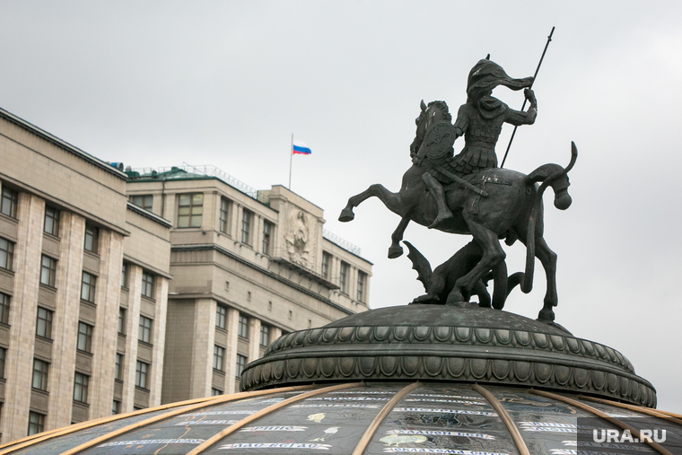Виды на здание Государственной думы. Москва, госдума, государственная дума, скульптура, георгий победоносец, земной шар, глобус