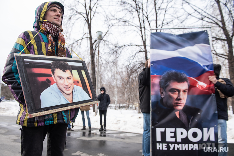 На марш Немцова из года в год приходит все меньше людей 526482_Miting_pamyati_Borisa_Nemtsova_Ekaterinburg_250x0_5665.3786.0.0