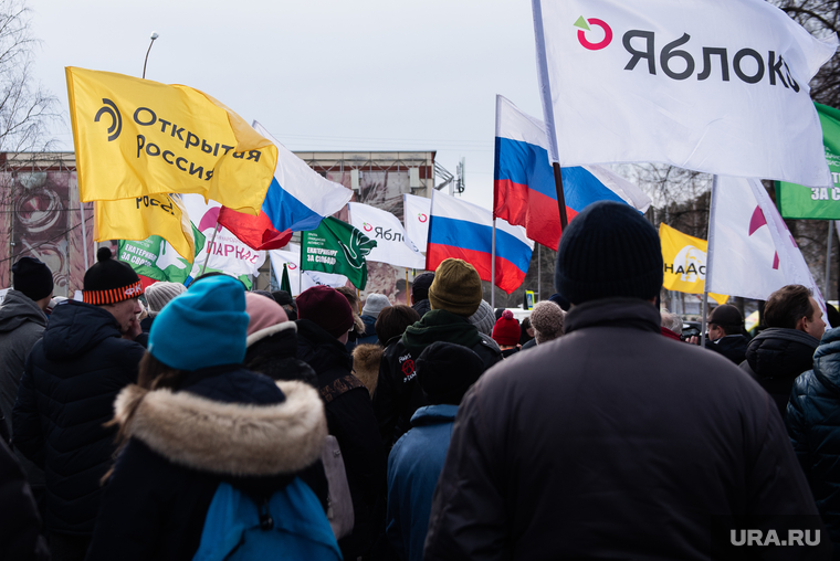 Митинг памяти Бориса Немцова собрал около 200 человек. Мероприятие началось под музыку из «Лебединого озера»