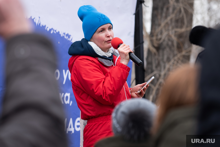 Один из спикеров, выступивших в парке Чкалова — Алена Смышляева, получившая известность во время митингов в сквере у Драмтеатра