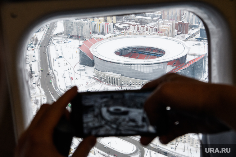 Полет мальчика Артема на вертолете. Екатеринбург, центральный стадион екатеринбург, екатеринбург арена, город екатеринбург