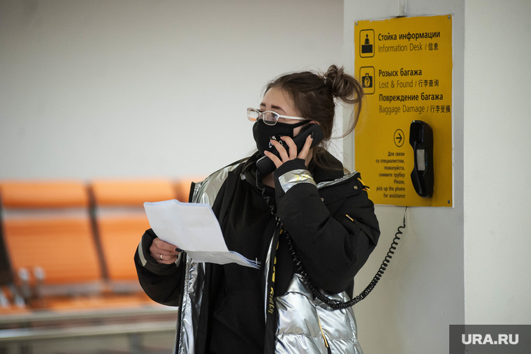 Ситуация в аэропорту Кольцово в связи с эпидемией коронавируса в Китае. Екатеринбург, аэропорт кольцово, медицинская маска