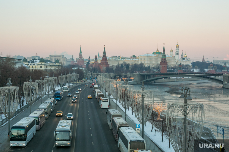 Виды Кремля с Патриаршего моста. Москва, город москва, кремль, пречистенская набережная
