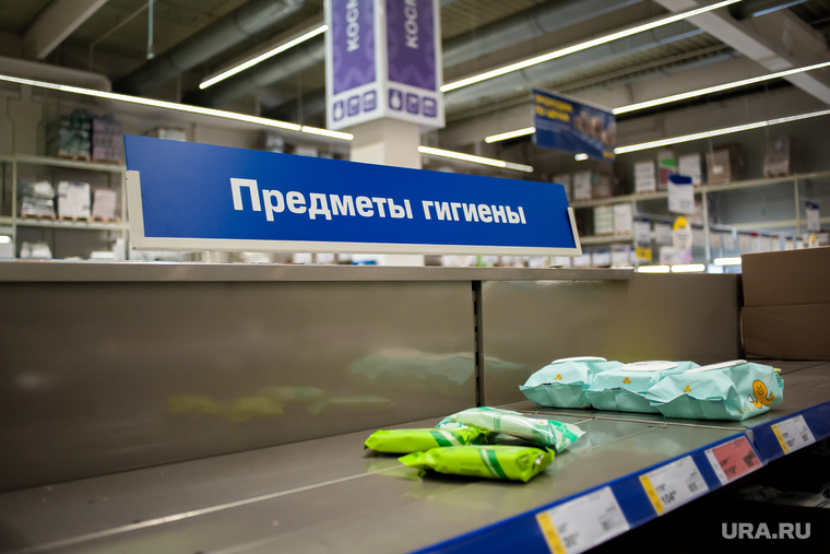 Люди закупают продукты в гипермаркетах во время пандемии коронавируса. Екатеринбург, продукты, супермаркет, гипермаркет, пустые полки, магазин, пандемия коронавируса