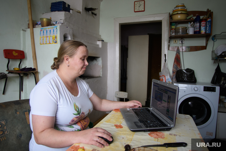 Деревня Корзуновка Ачитского района Свердловской области, ноутбук, интернет, быт, компьютерная грамотность, компьютер, вшивкова елена, кухня