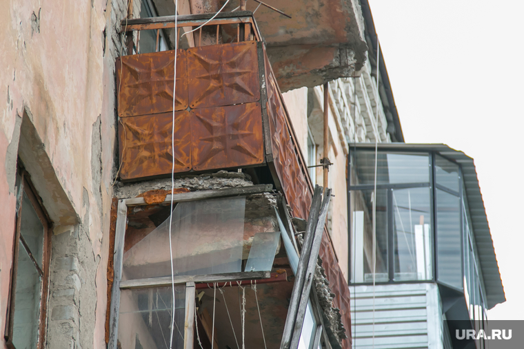 Разрушающиеся балконы. Курган, аварийная ситуация, лоджия, балконная рама, балконы разваливаются