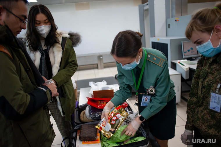 Ситуация в аэропорту Кольцово в связи с эпидемией коронавируса в Китае. Екатеринбург, аэропорт кольцово, аэропорт, китайцы, таможенный контроль, защитные маски