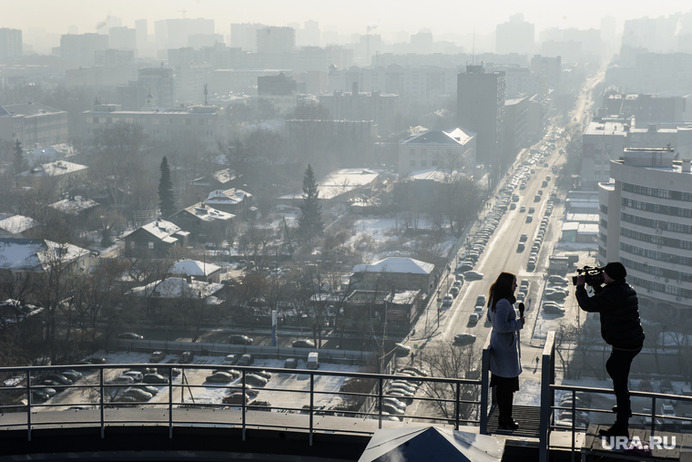 Виды Екатеринбурга, крыша, новости, съемка, журналисты, телевидение, городской пейзаж