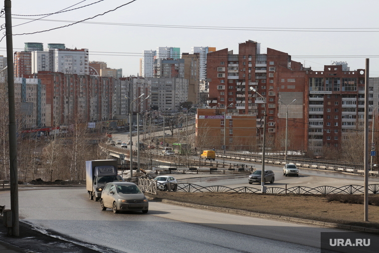 Городской траффик во время нерабочих дней точки съемки понедельник Пермь, средняя дамба