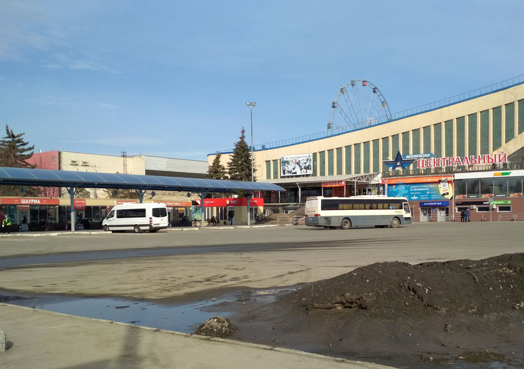 Главный автовокзал Челябинска у дворца спорта «Юность» опустел