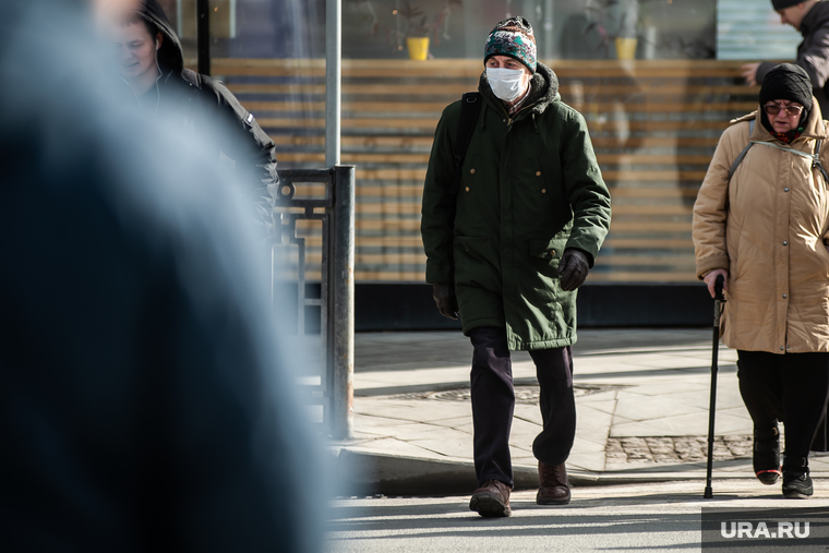 Ситуация в Екатеринбурге в связи с пандемией коронавируса, респиратор, защитная маска