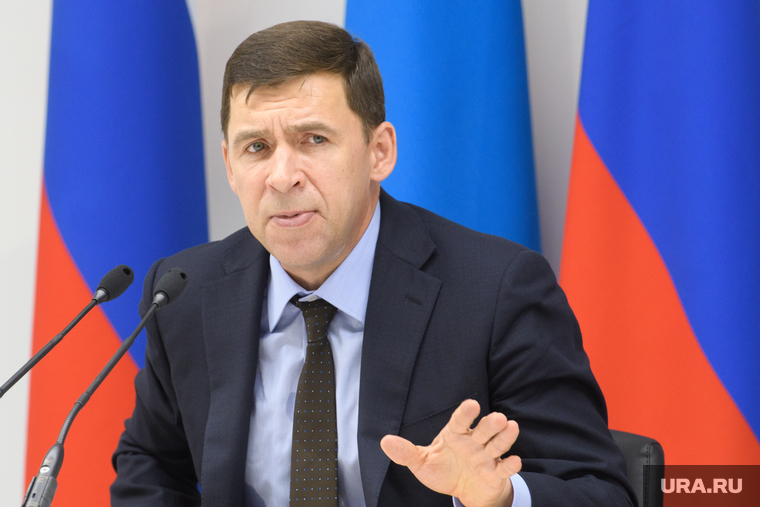Пресс-конференция губернатора Свердловской области Евгения Куйвашева в конгресс-центре по итогам «Иннопром 2019», куйвашев евгений, портрет, жест рукой