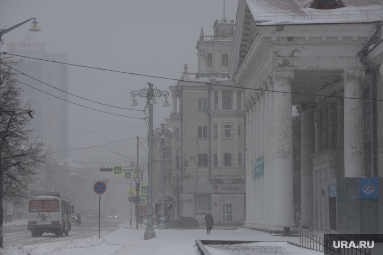 Снегопад в апреле во время пандемии коронавируса. Курган , снег, снегопад, холод, плохая погода, плохая видимость, снег в городе, сугробы в городе, вьюга, метель, снег в кургане