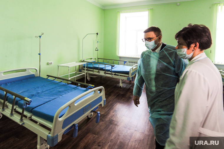 Поездка Алексея Текслера в ОКБ-2 для проверки готовности к пандемии. Челябинск, палата, роддом, больничная палата, медики, медицина, текслер алексей, врач, больница
