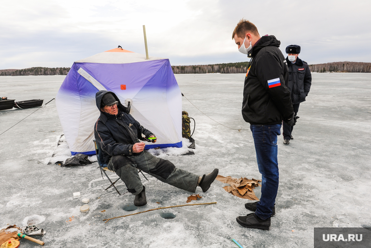 Проверка соблюдения карантина в курортных местах на озере Увильды в Аргаяшском районе. Челябинская область, рыбаки, озеро увильды, увильды