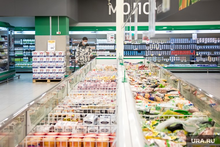 Режим самоизоляции. Сургут, покупатель, продукты, прилавки, окей, магазин, люди в медицинских масках