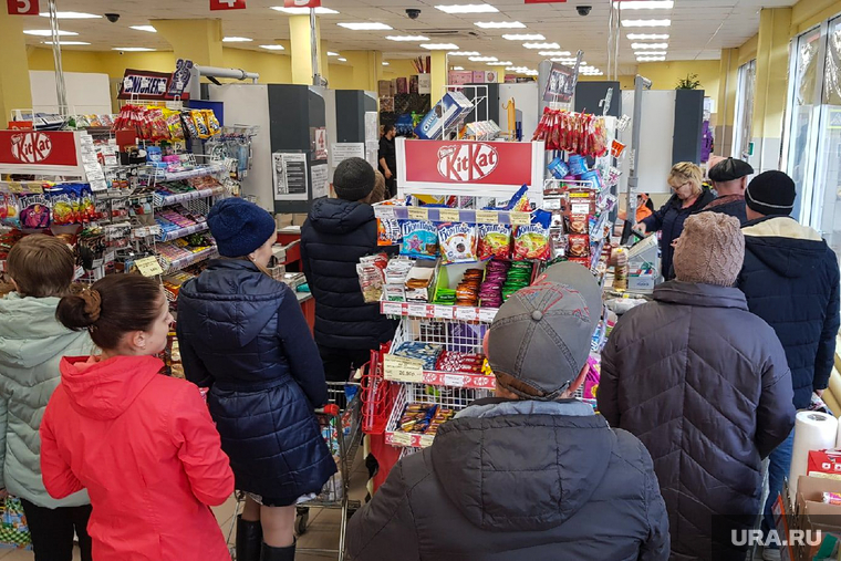 Набережная. Курган, продукты, покупатели, очередь , магазин, очередь на кассе